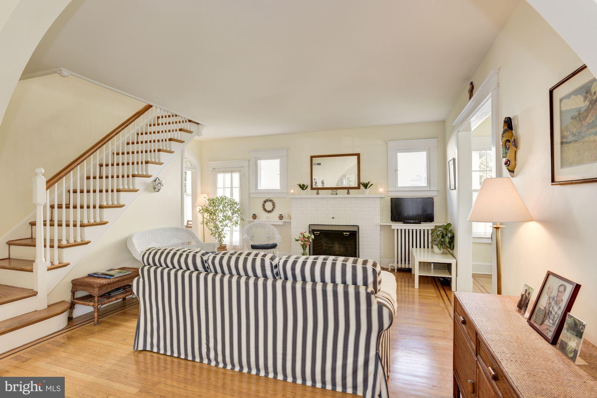515 Anneslie Road Baltimore, MD 21212 - Photo 8 of 45 Sumptuous living room with side staircase.