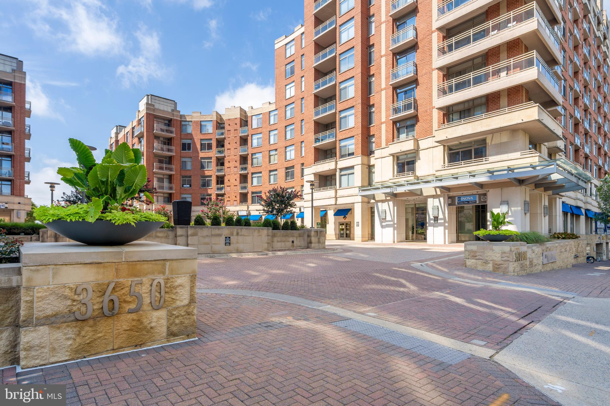 3650 South Glebe Road, Unit 642 Arlington, VA 22202 - Photo 28 of 36 Center Courtyard