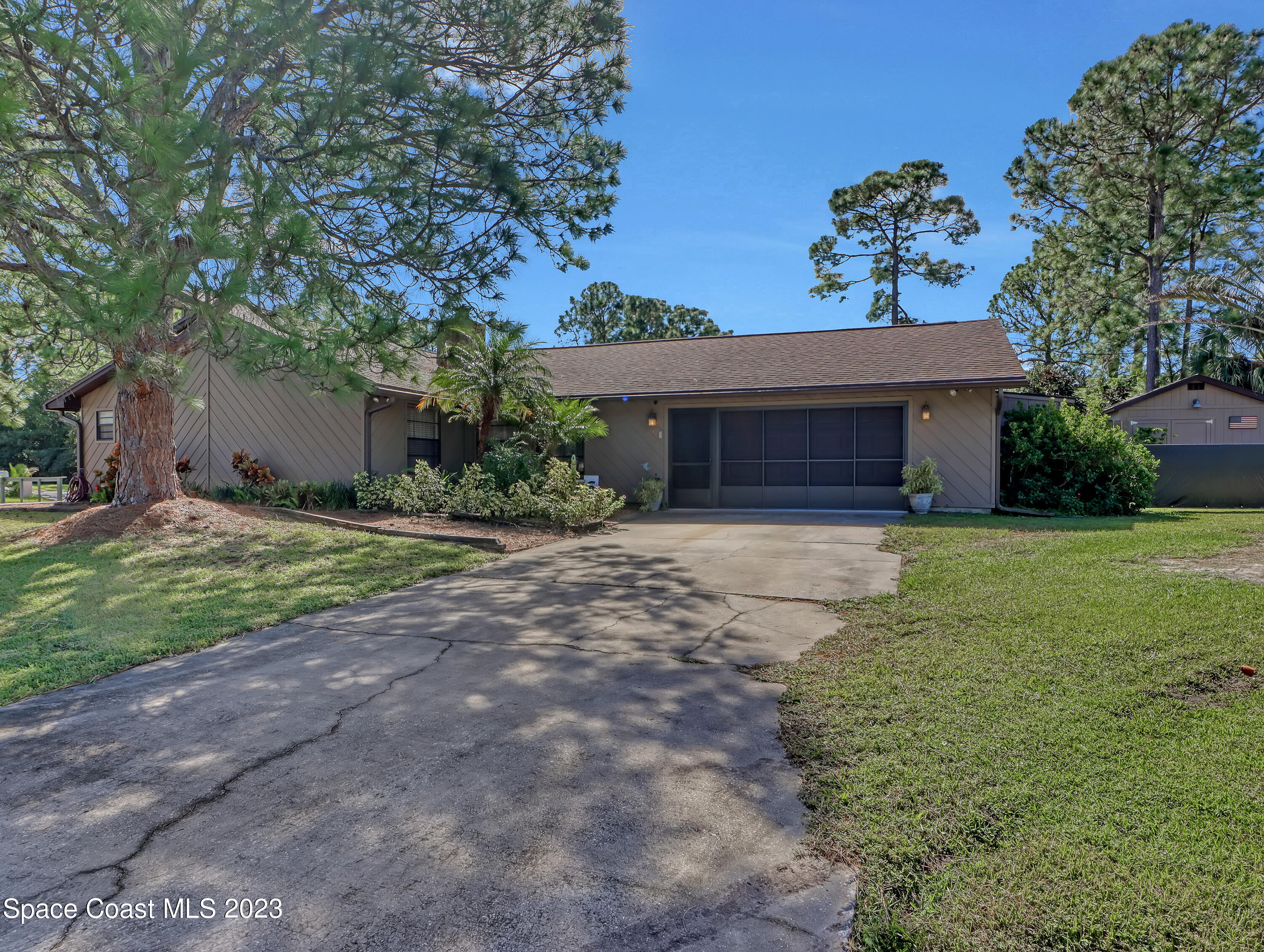 700 Arabia Road Southeast Palm Bay, FL 32909 - Photo 38 of 41 Garage Entrance