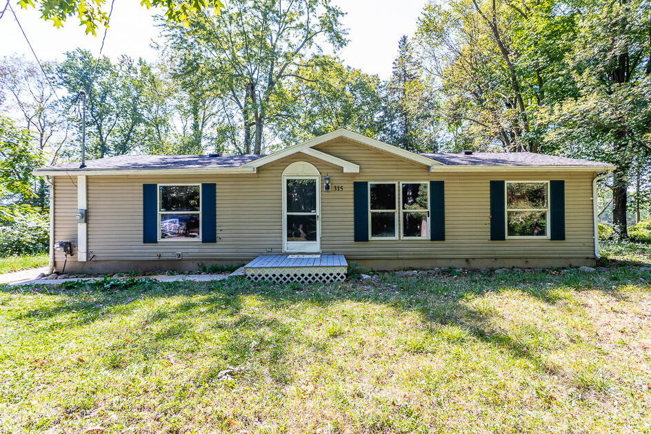 315 Rosehill Road Jackson, MI 49202 - Photo 9 of 40 5R9A0103