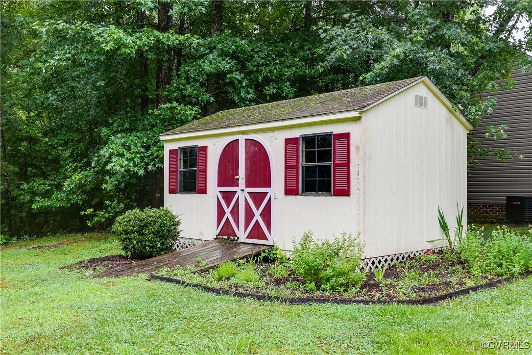 11201 Danforth Road Chesterfield, VA 23838 - Photo 31 of 31 a sign that is in front of a house with potted plants