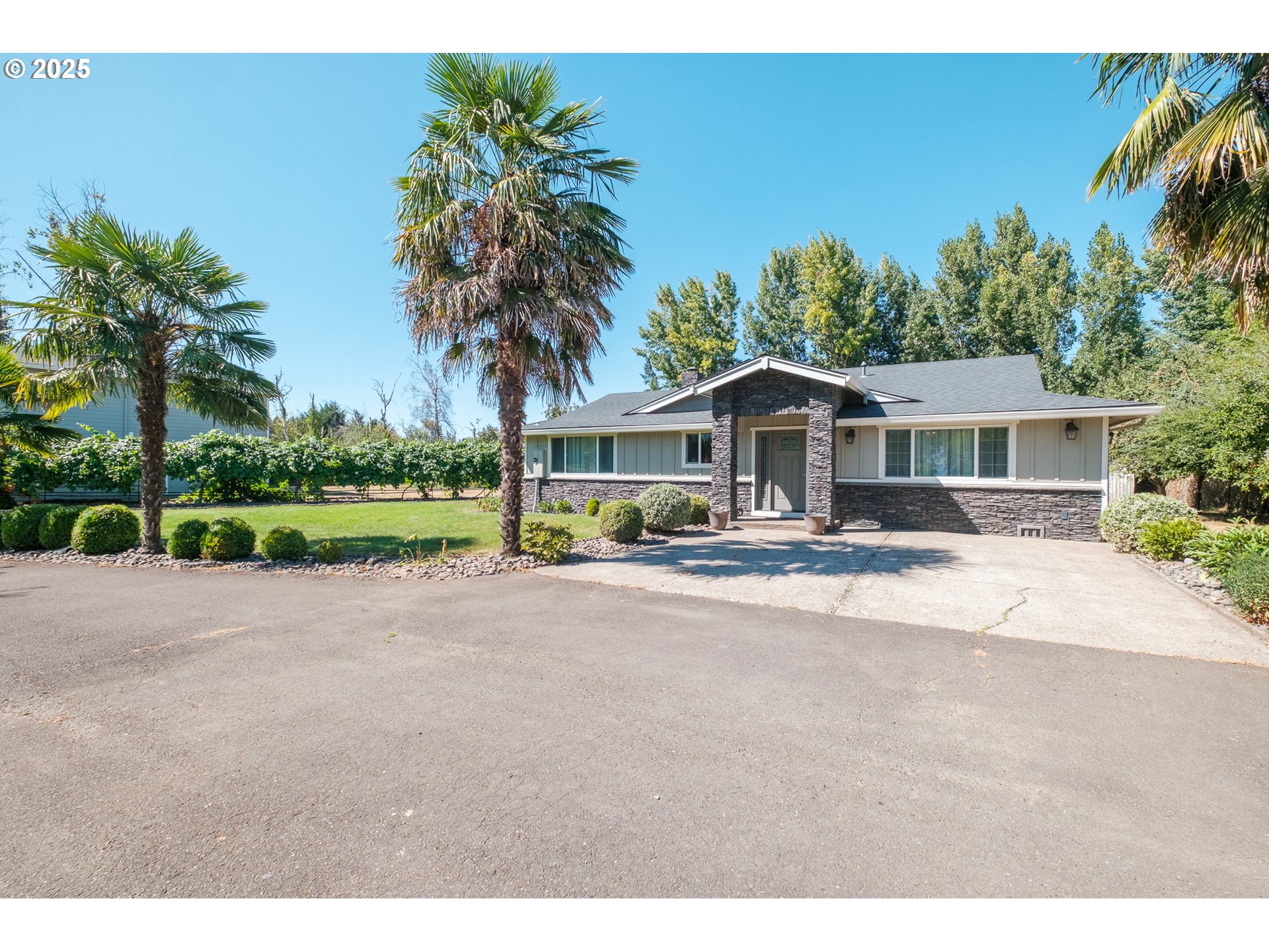 2225 Molalla Road Woodburn, OR 97071 - Photo 11 of 48 a front view of house with yard and green space