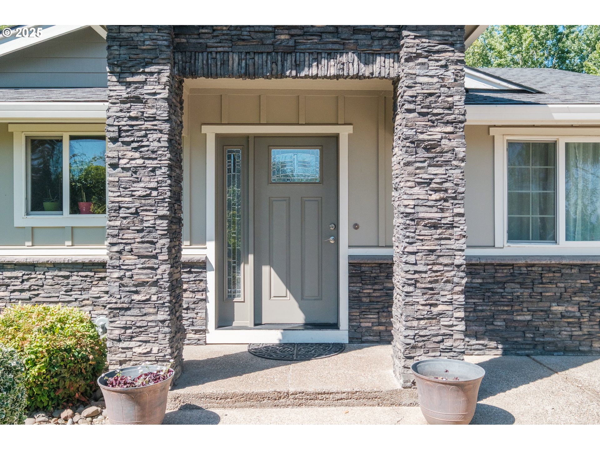 2225 Molalla Road Woodburn, OR 97071 - Photo 12 of 48 a front view of a house with a garage