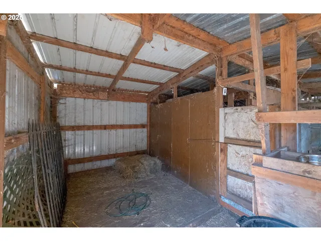 a view of a room with washer and dryer