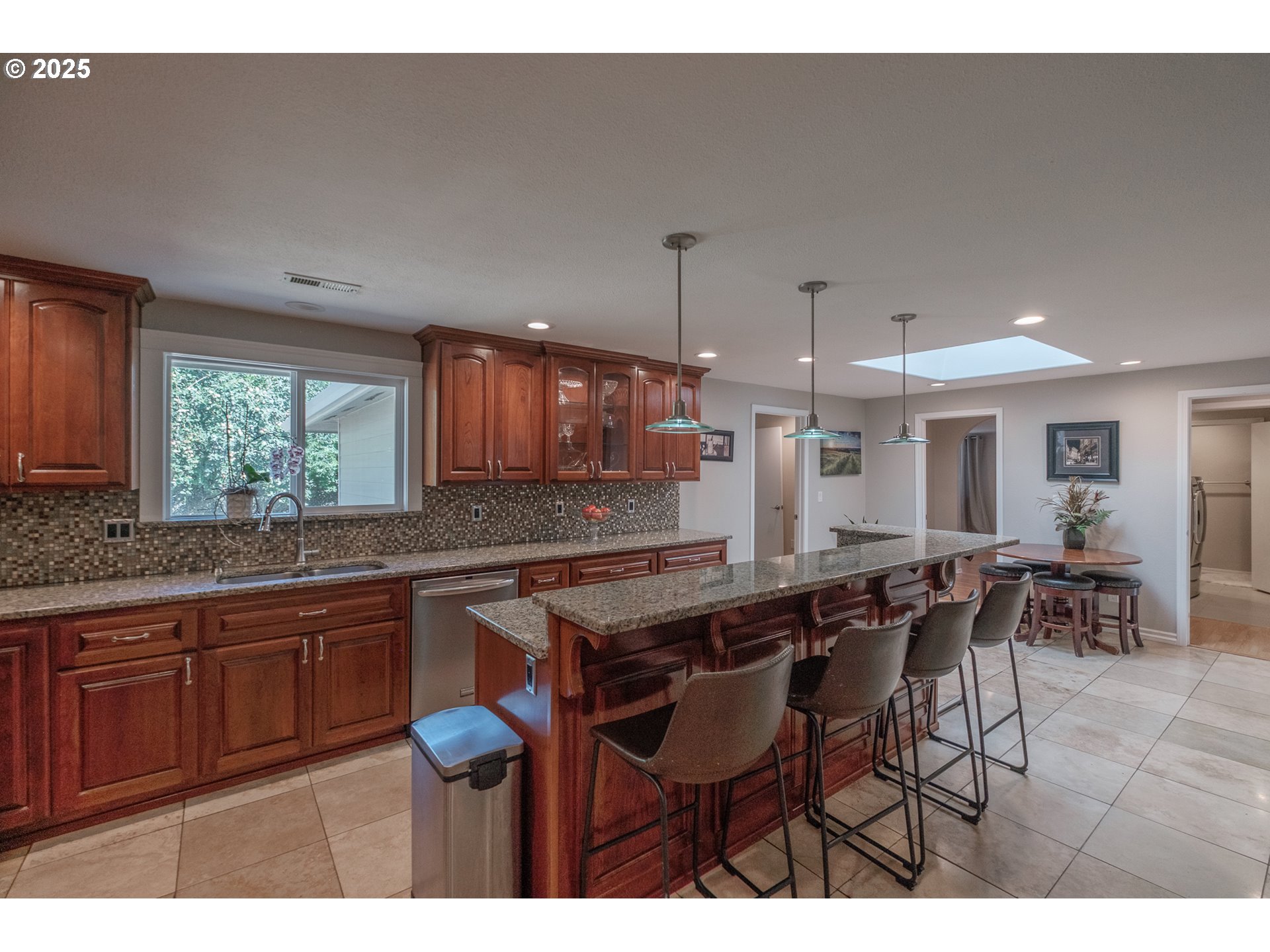 2225 Molalla Road Woodburn, OR 97071 - Photo 34 of 48 a kitchen with lots of counter top space