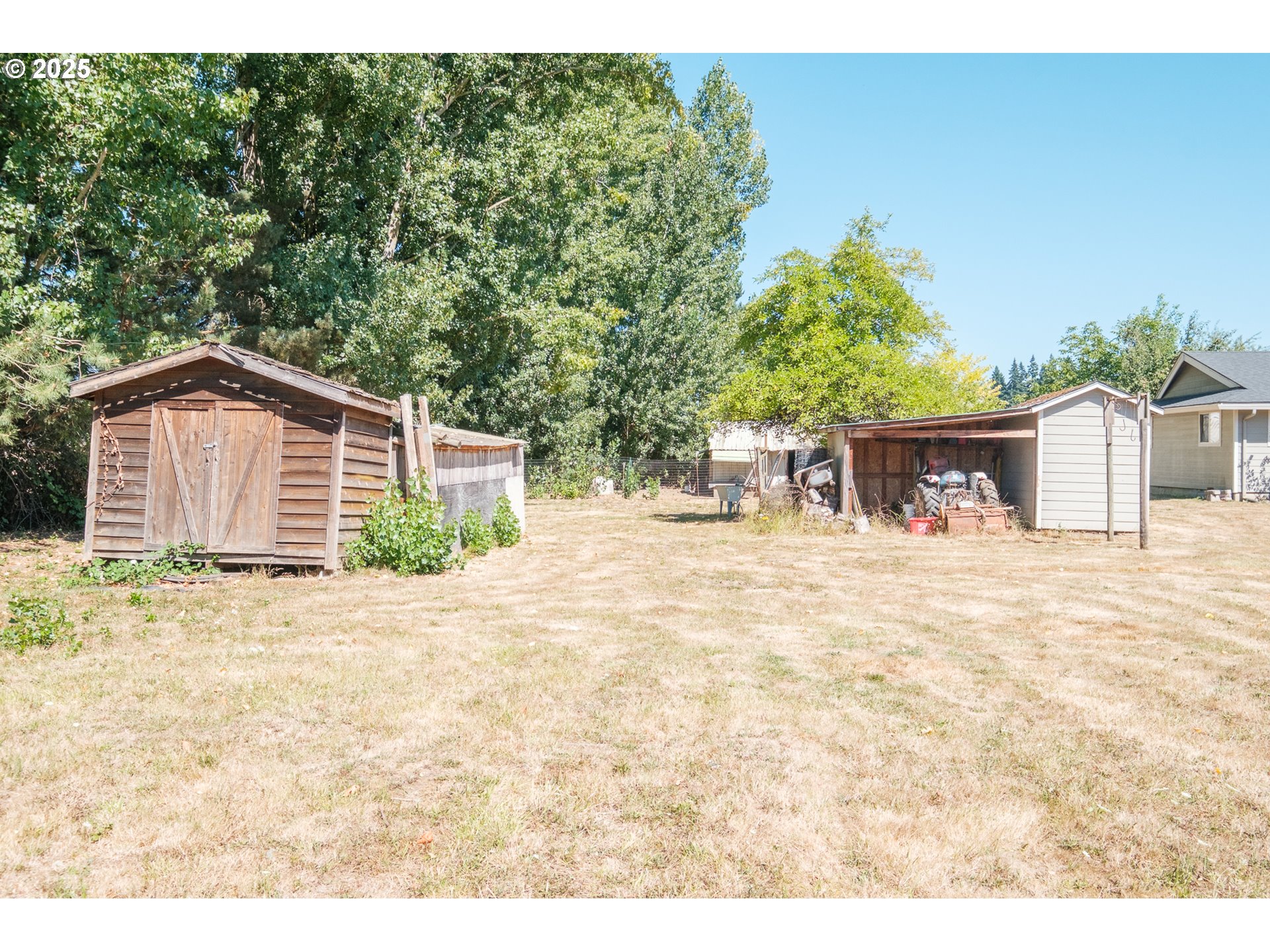2225 Molalla Road Woodburn, OR 97071 - Photo 5 of 48 a front view of a house with a yard and garage