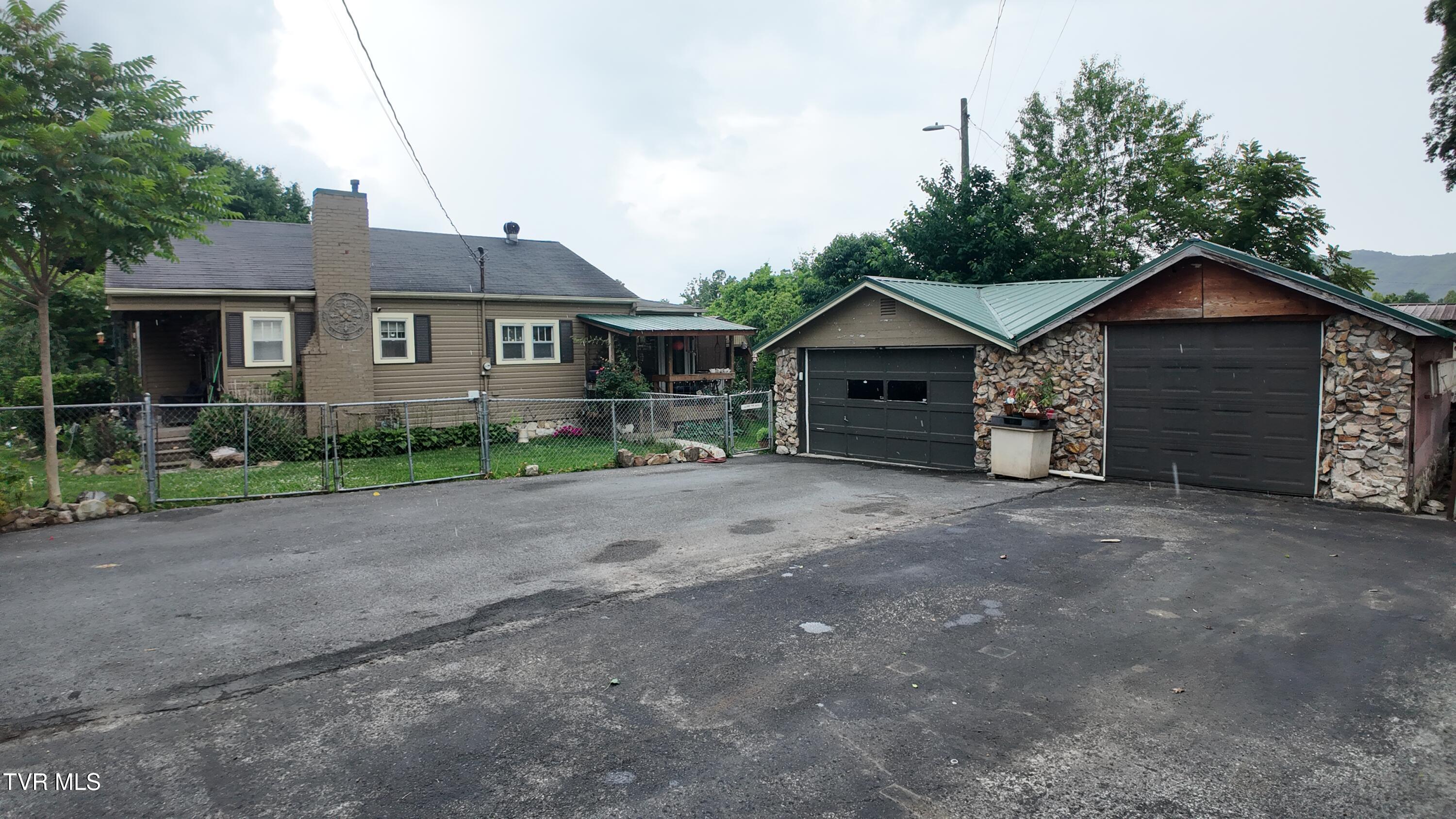 651 Broyles Avenue Erwin, TN 37650 - Photo 11 of 74 image00064