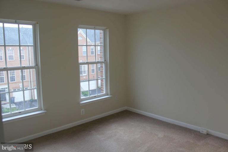 24656 Nettle Mill Square Stone Ridge, VA 20105 - Photo 18 of 22 Bedroom