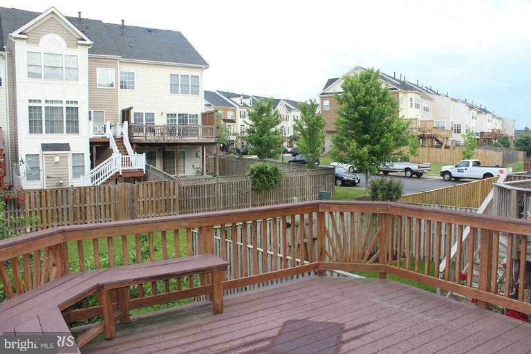 24656 Nettle Mill Square Stone Ridge, VA 20105 - Photo 9 of 22 Exterior (Rear)