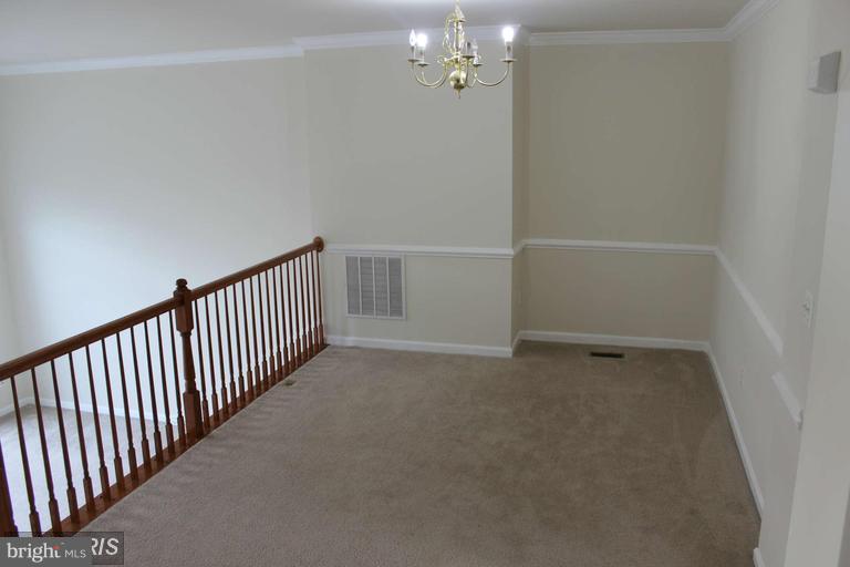 24656 Nettle Mill Square Stone Ridge, VA 20105 - Photo 10 of 22 Dining Room