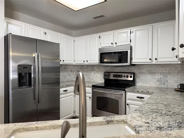 $2,050 | 1133 Torrence Circle, Davidson, NC 28036