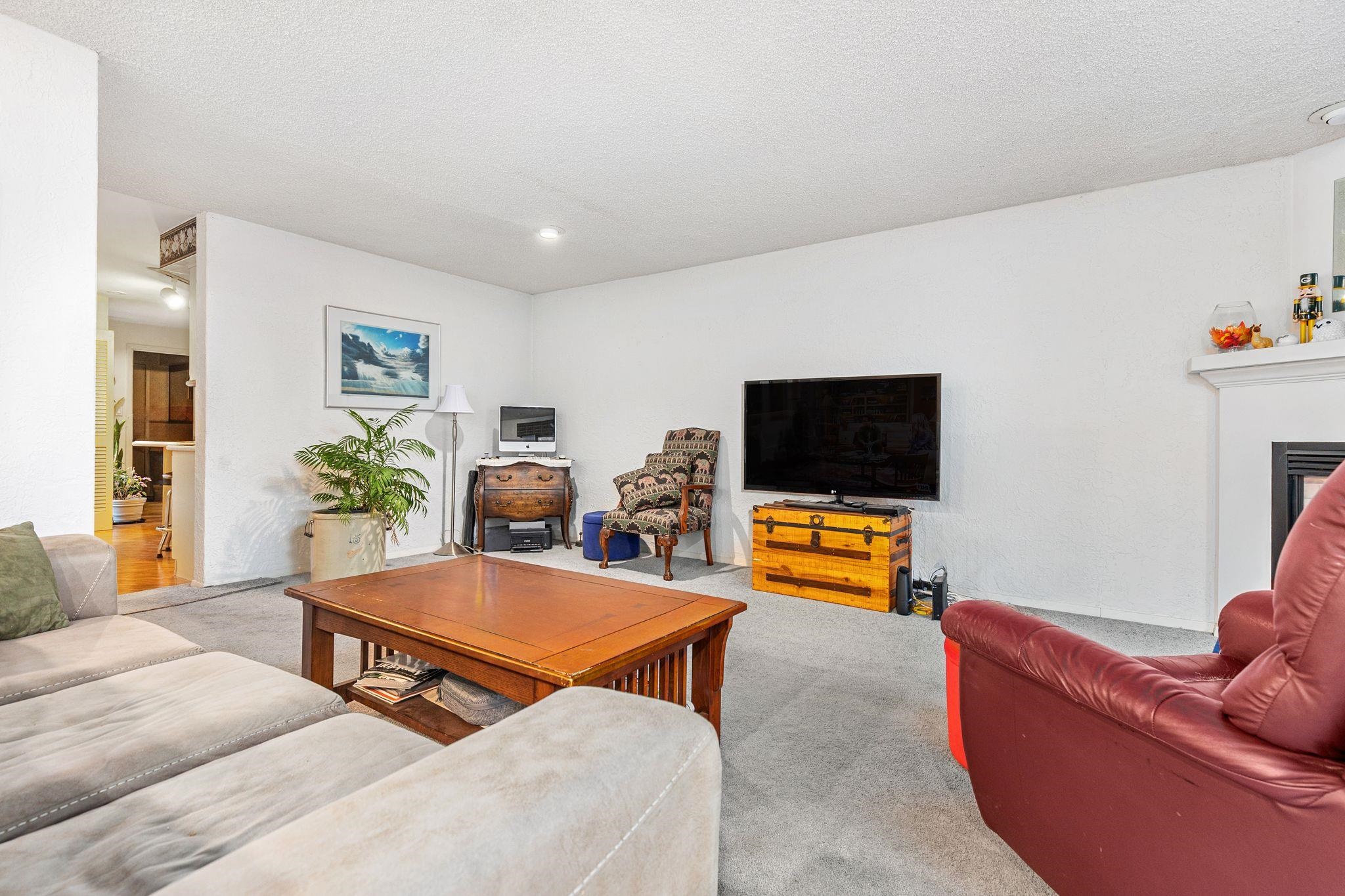 1237 West Nicolet Circle Appleton, WI 54914 - Photo 10 of 35