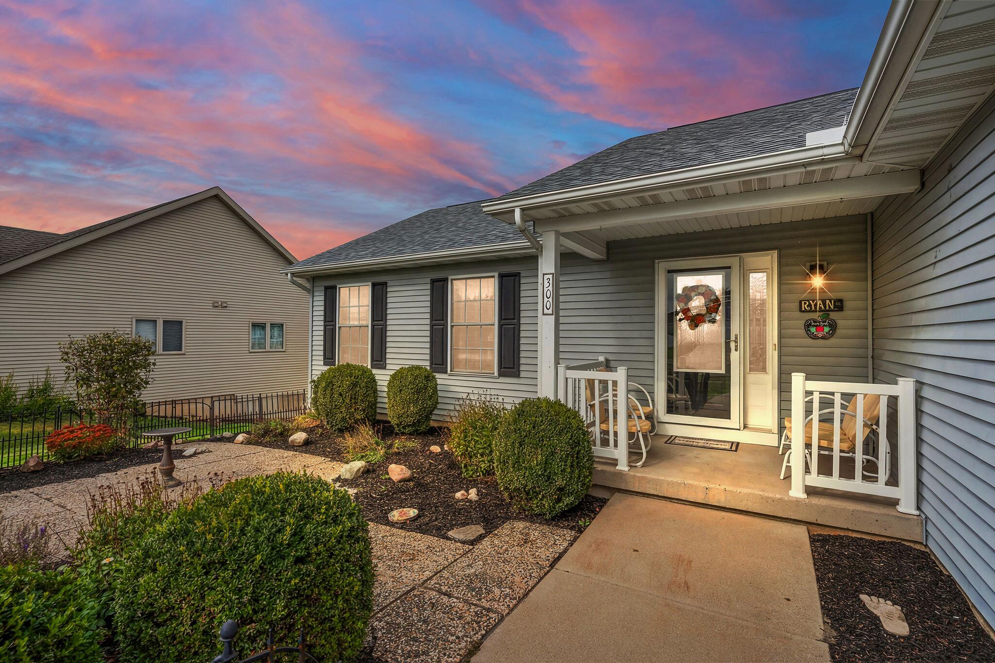 300 West 126th Place Crown Point, IN 46307 - Photo 3 of 23 2048x1365