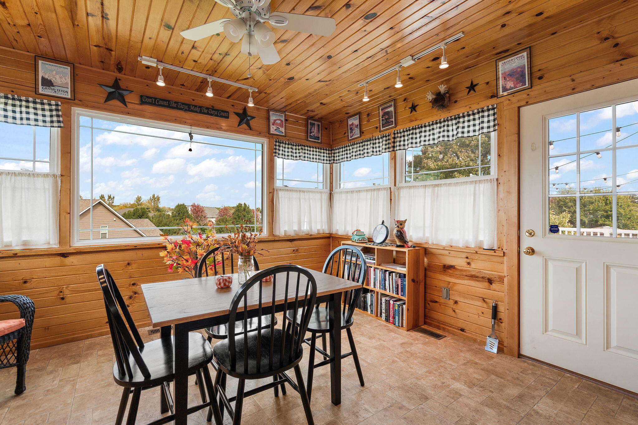 300 West 126th Place Crown Point, IN 46307 - Photo 6 of 23 2048x1365