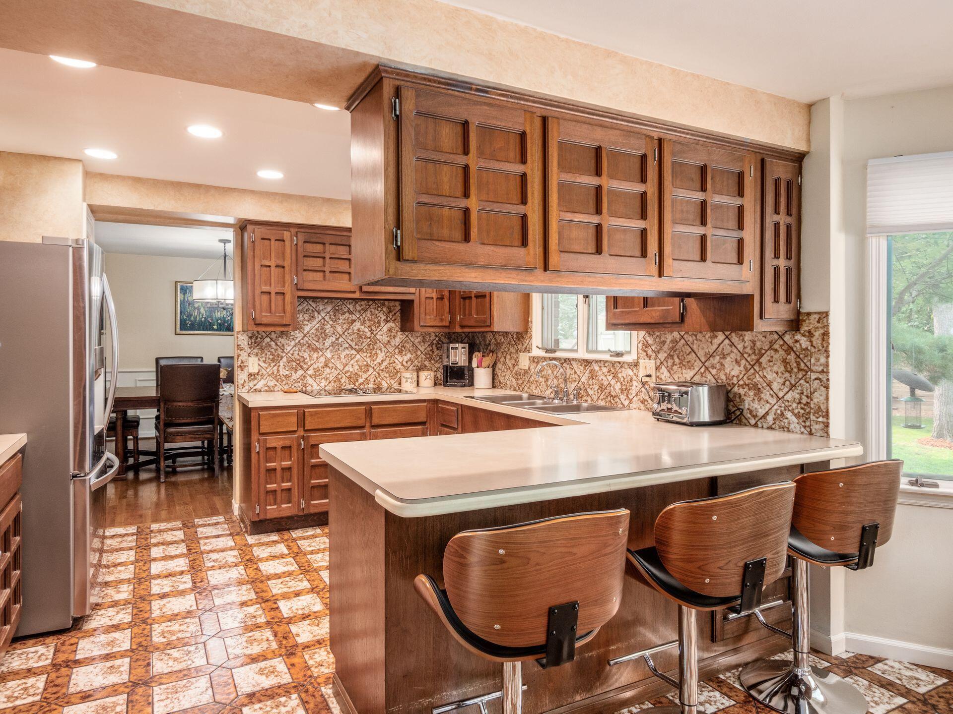 5869 Whitman Road Columbus, OH 43213 - Photo 20 of 65 Eat On Peninsula