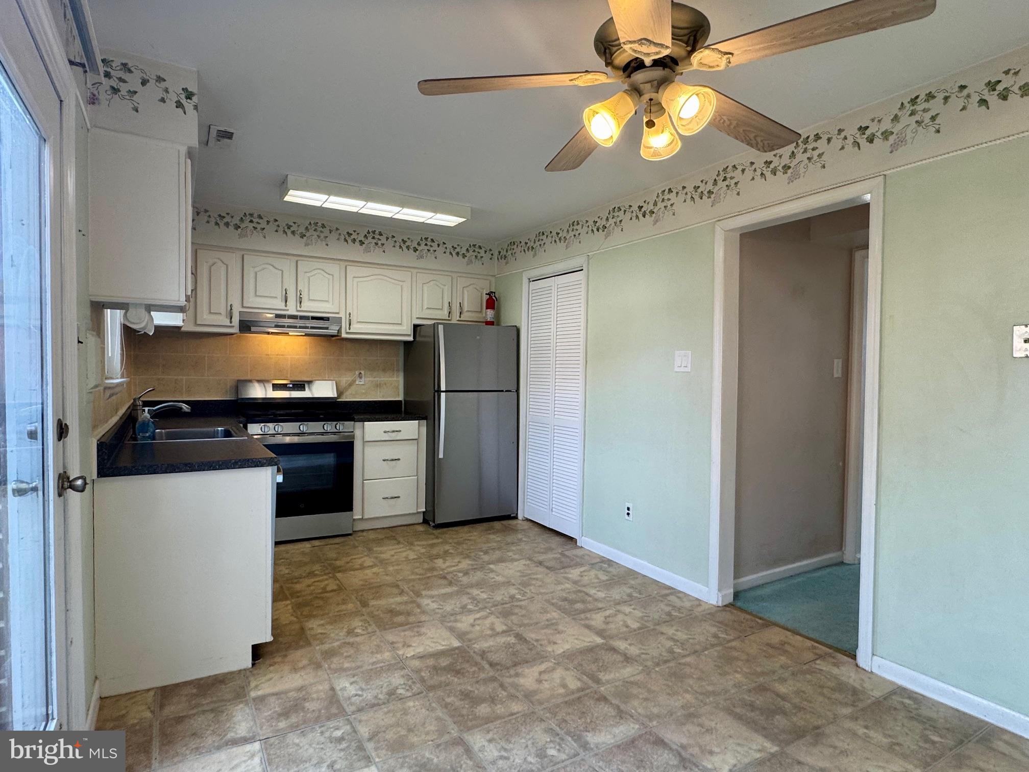 2 Eaves Mill Road Medford, NJ 08055 - Photo 6 of 19 Large eat-in kitchen