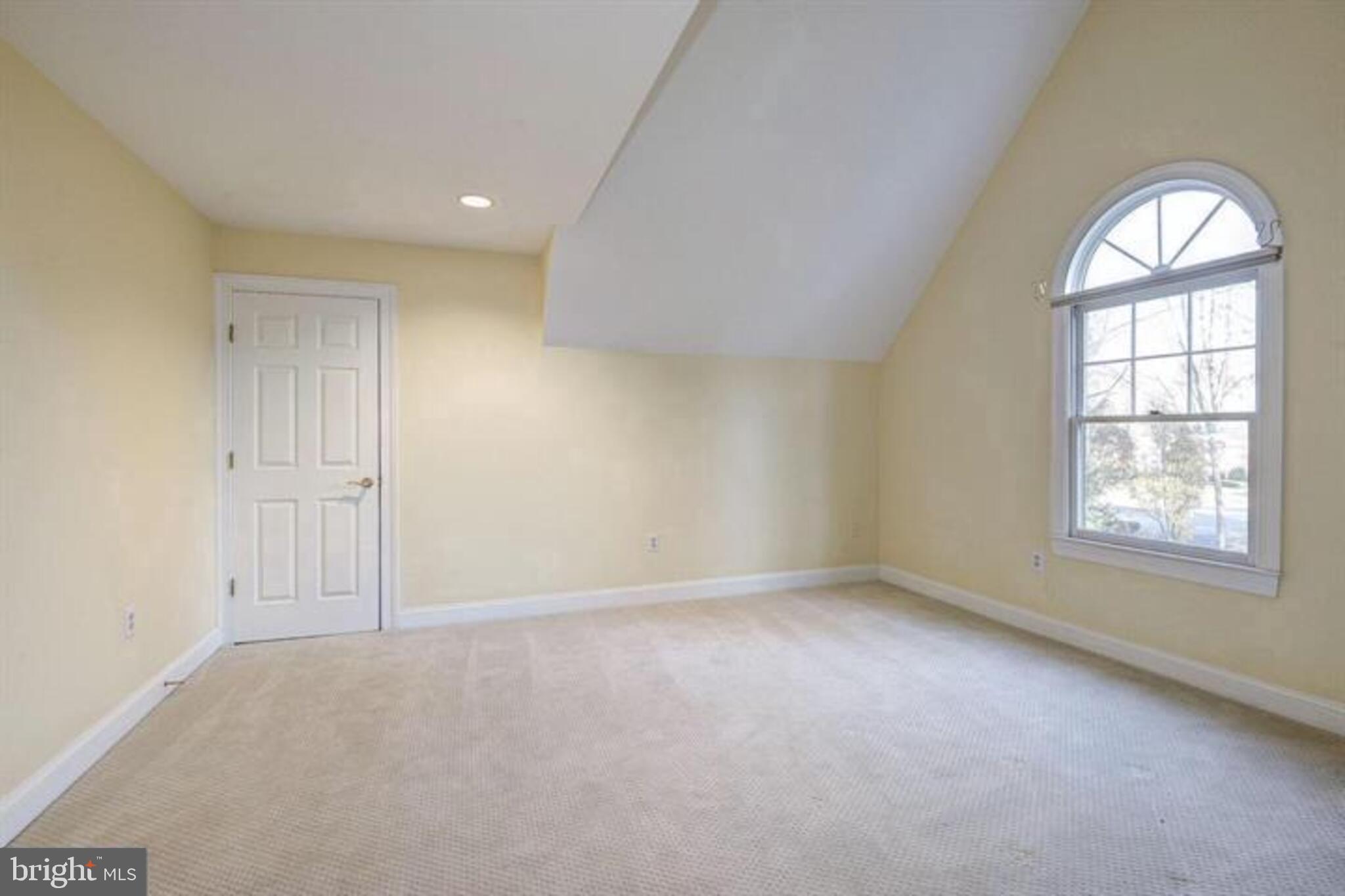 2082 Hunters Crest Way Vienna, VA 22181 - Photo 15 of 31