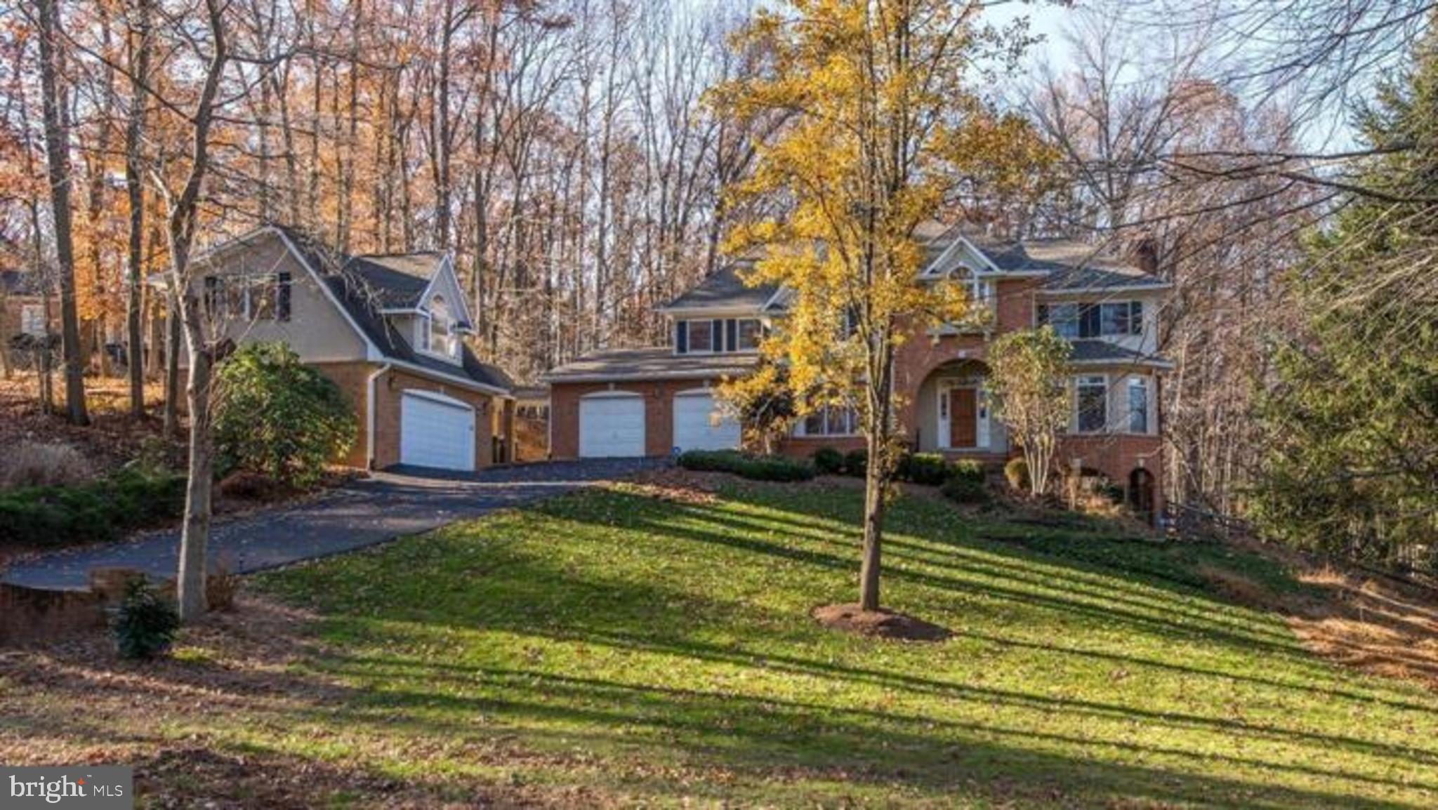 2082 Hunters Crest Way Vienna, VA 22181 - Photo 2 of 31