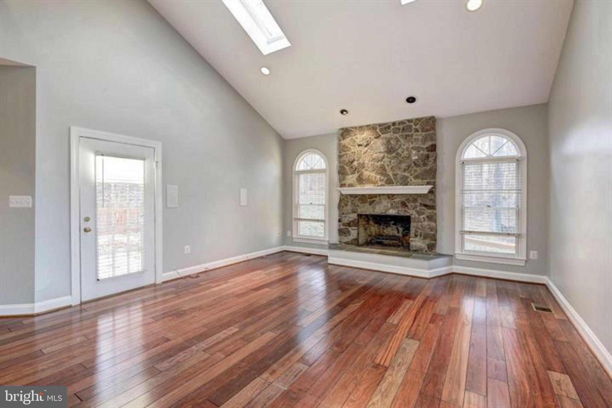 2082 Hunters Crest Way Vienna, VA 22181 - Photo 10 of 31