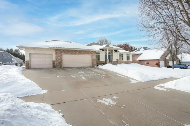 $595,000 | 3139 Anric Drive, Eau Claire, WI 54701