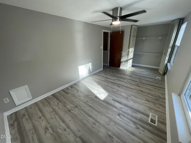 a view of empty room with window