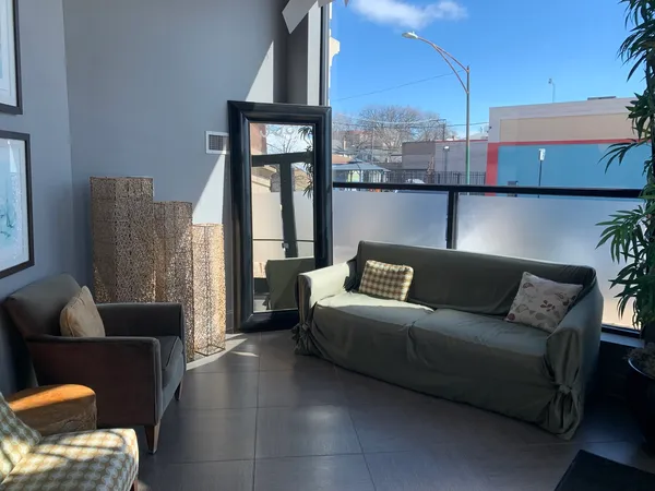 $2,500 | 3300 West Irving Park Road, Unit M3, Chicago, IL 60618