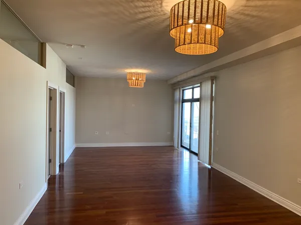 $2,500 | 3300 West Irving Park Road, Unit M3, Chicago, IL 60618