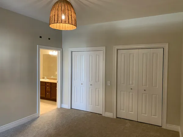 $2,500 | 3300 West Irving Park Road, Unit M3, Chicago, IL 60618