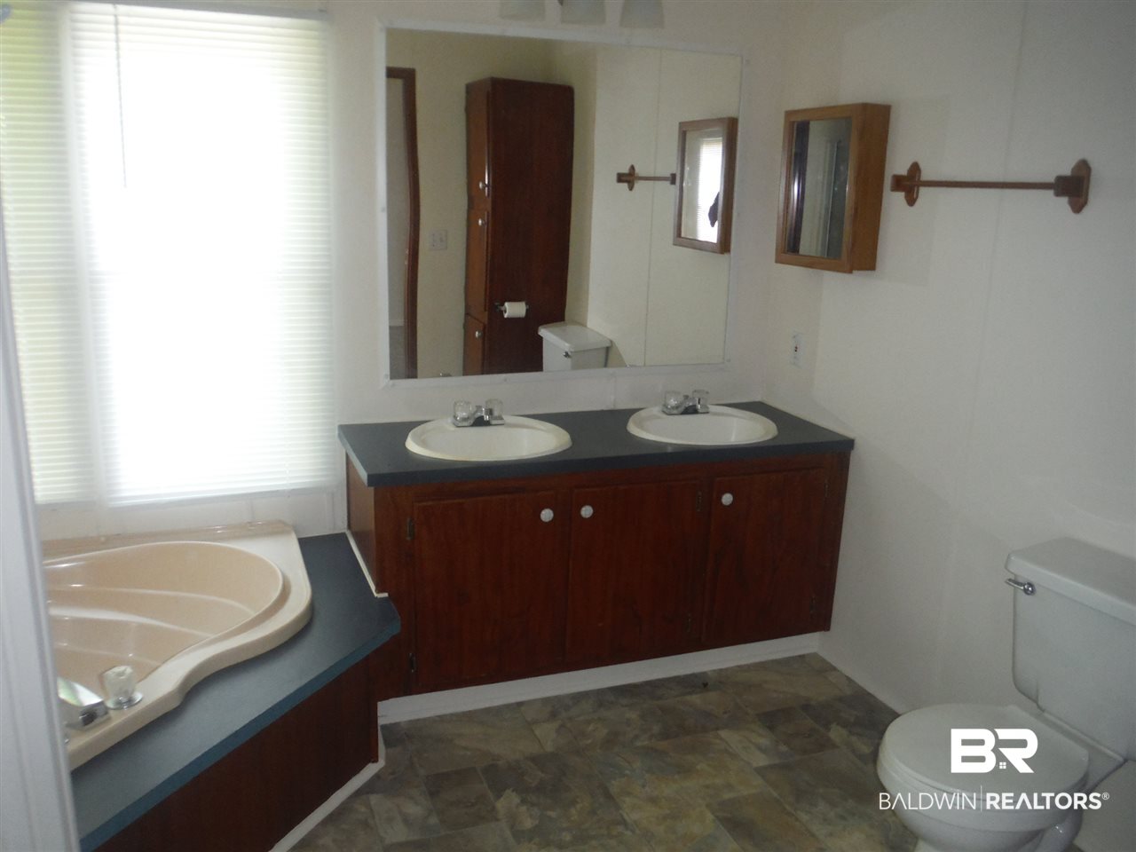 33015 Gilley Road Lillian, AL 36549 - Photo 17 of 44 Master bathroom