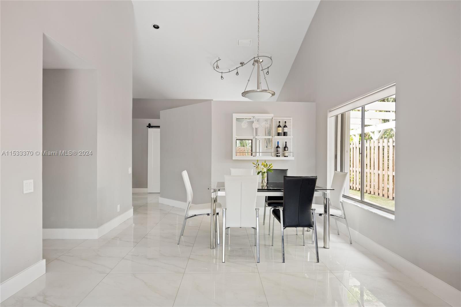 5632 Amersham Way Boca Raton, FL 33486 - Photo 6 of 28 Gallery Image 6