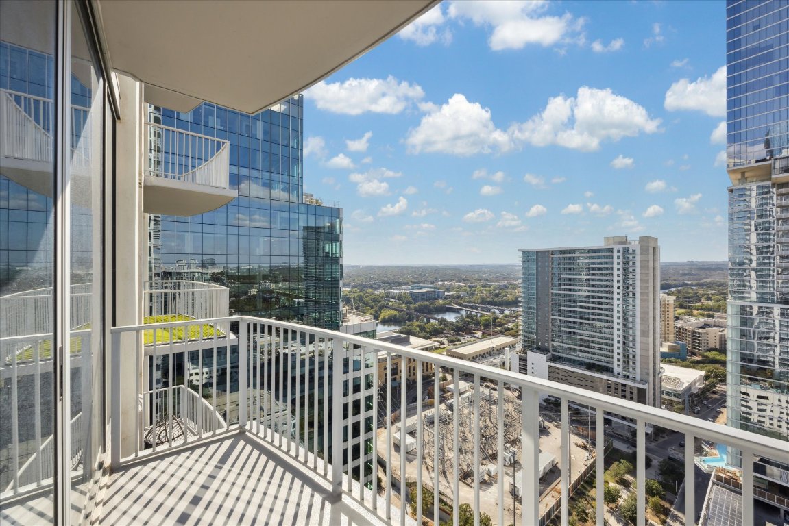 360 Nueces Street, Unit 2704 Austin, TX 78701 - Photo 29 of 40 a view of balcony with city view