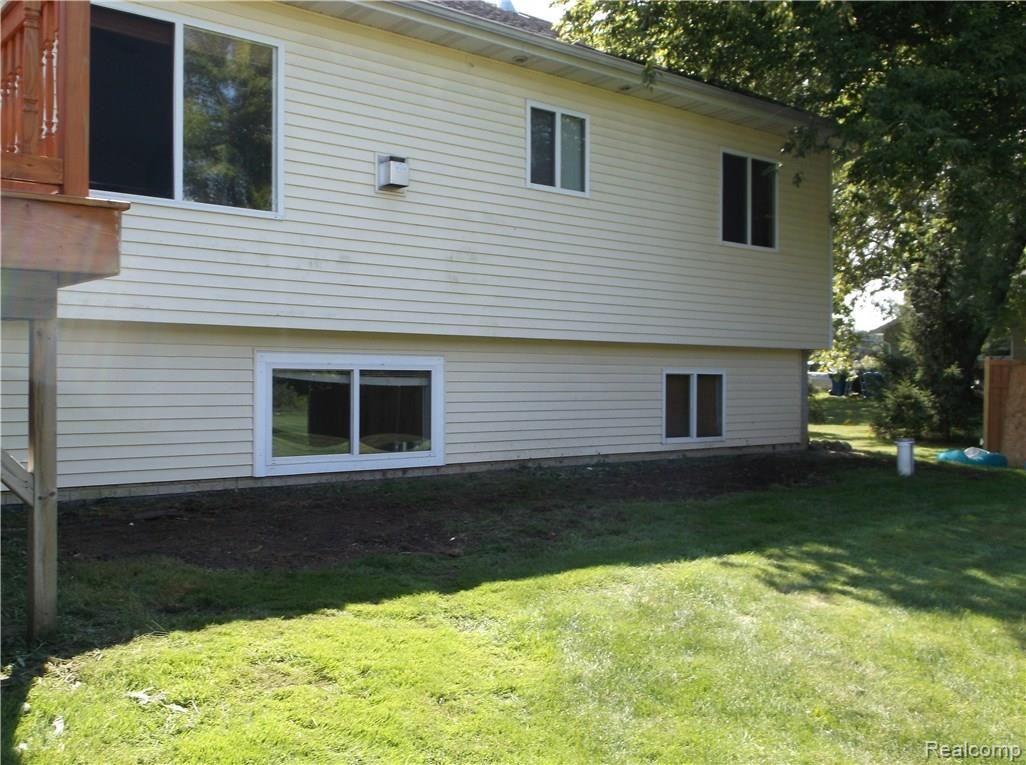 2240 West Thompson Road Fenton, MI 48430 - Photo 7 of 7 Basement Has Daylight Windows!