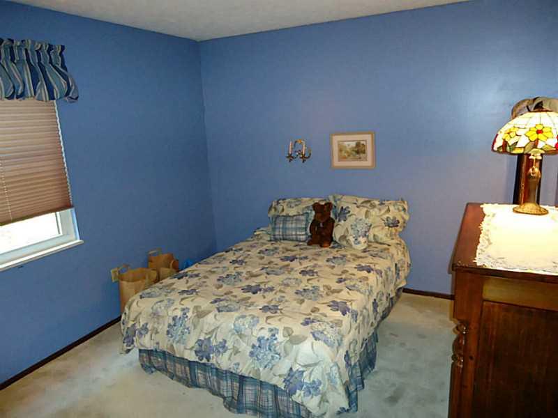 178 Old English Road Pittsburgh, PA 15237 - Photo 14 of 19 Bedroom. Nice size bedrooms.