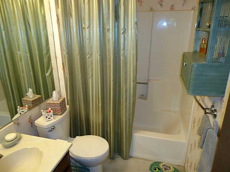 178 Old English Road Pittsburgh, PA 15237 - Photo 15 of 19 Full Bath. Updated full bath on 2nd floor with vanity.