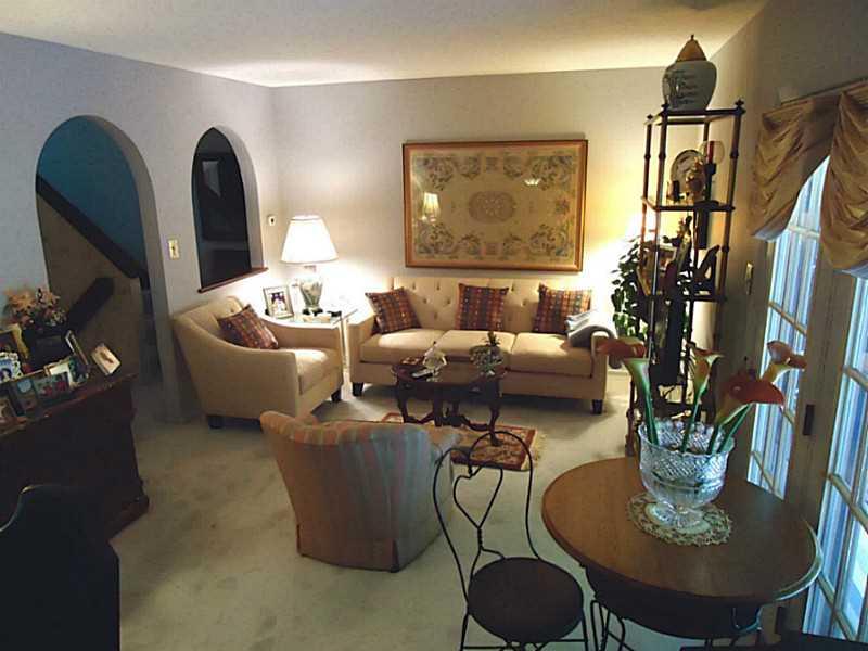 178 Old English Road Pittsburgh, PA 15237 - Photo 4 of 19 Living Room. Another view of the living room
