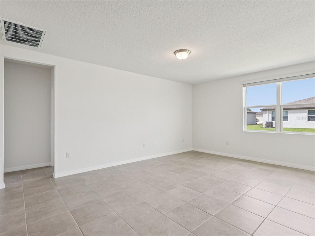 1646 Bark Rdg Drive Auburndale, FL 33823 - Photo 7 of 34 an empty room with a bench