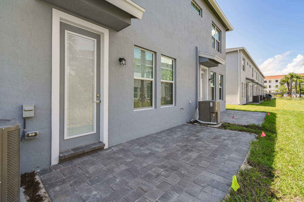 1841 Southeast Roxy Way Stuart, FL 34996 - Photo 32 of 35 Patio