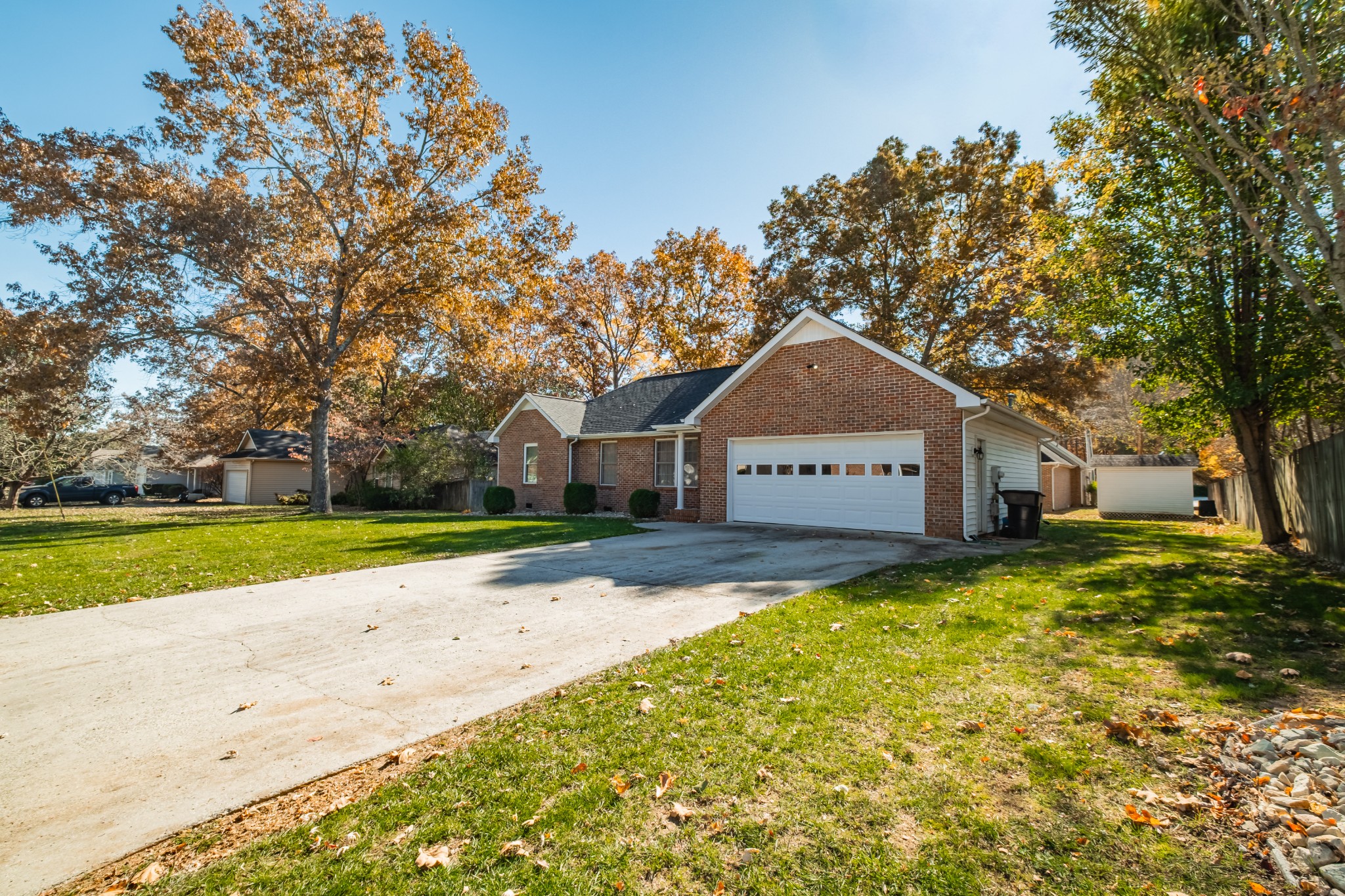 102 Point Drive Tullahoma, TN 37388 - Photo 4 of 29 a front view of house with yard and trees