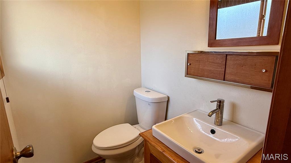 1070 Monroe Street Carlyle, IL 62231 - Photo 12 of 21