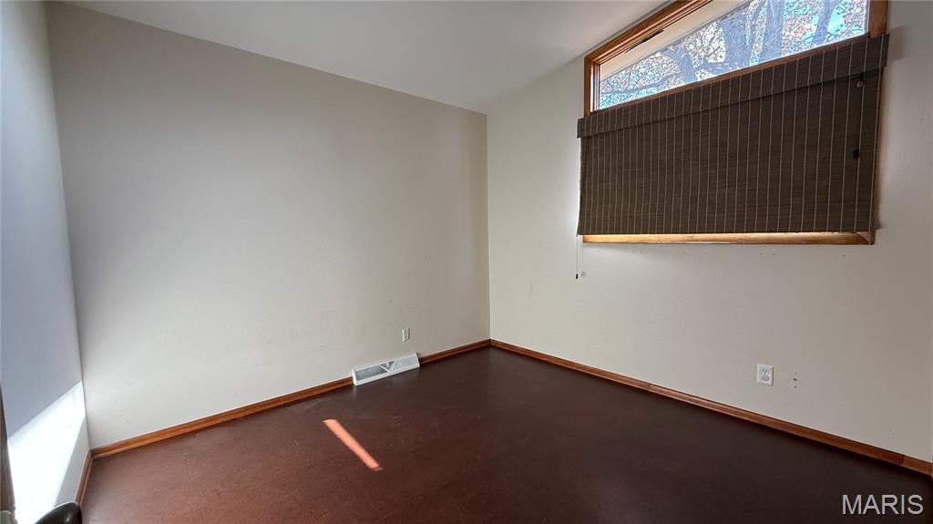 1070 Monroe Street Carlyle, IL 62231 - Photo 15 of 21