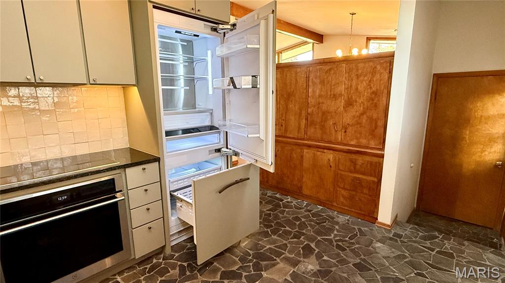 1070 Monroe Street Carlyle, IL 62231 - Photo 4 of 21