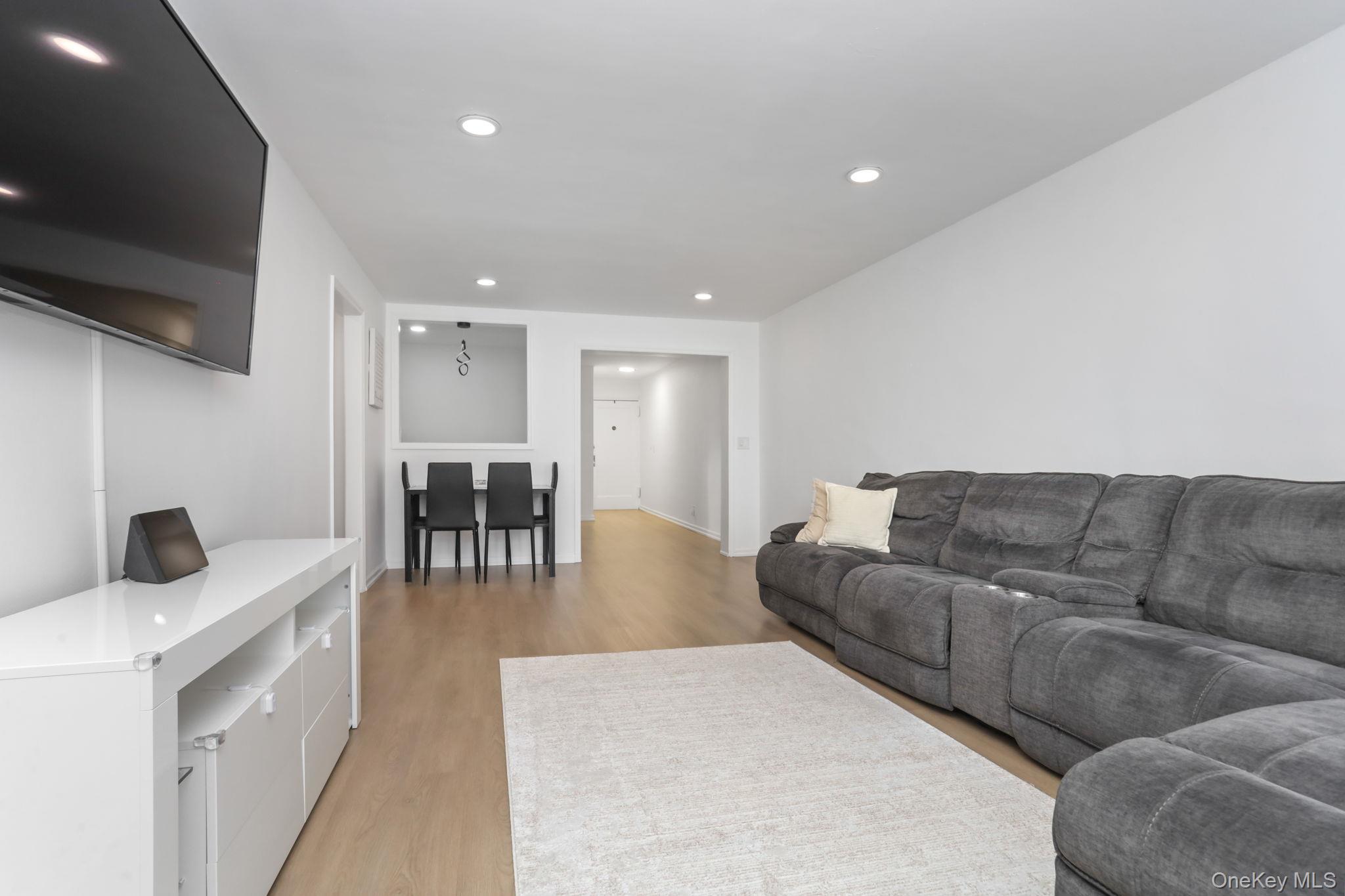 450 Pelham Road, Unit 1C New Rochelle, NY 10805 - Photo 3 of 16