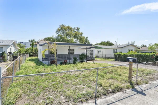 $3,100 | 424 Northwest 2nd Terrace, Deerfield Beach, FL 33441