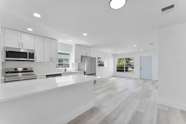 $3,100 | 424 Northwest 2nd Terrace, Deerfield Beach, FL 33441