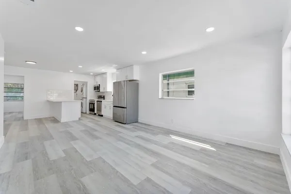 $3,100 | 424 Northwest 2nd Terrace, Deerfield Beach, FL 33441