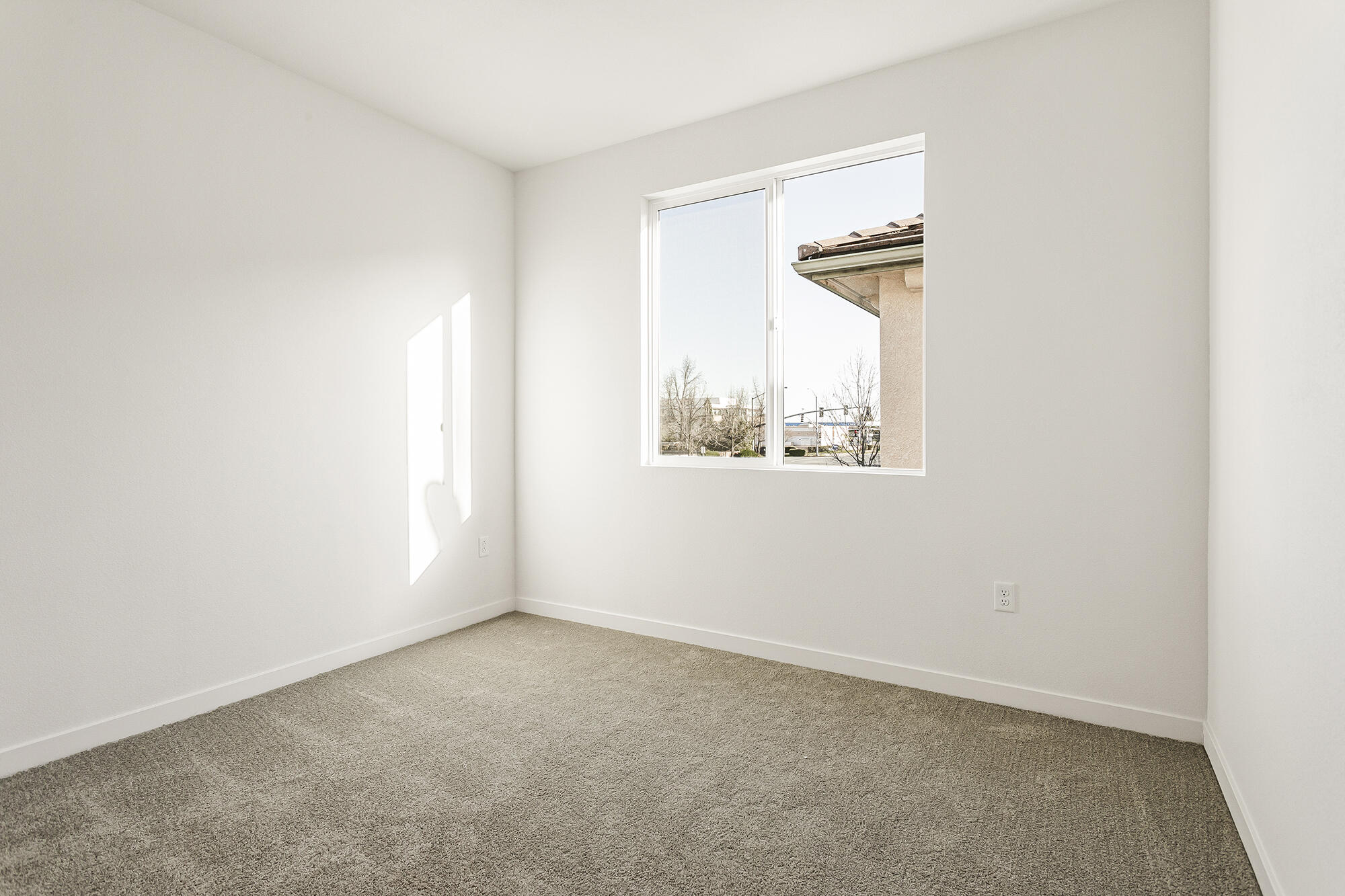 2293 Milano Trail Redding, CA 96003 - Photo 39 of 44 an empty room with a window