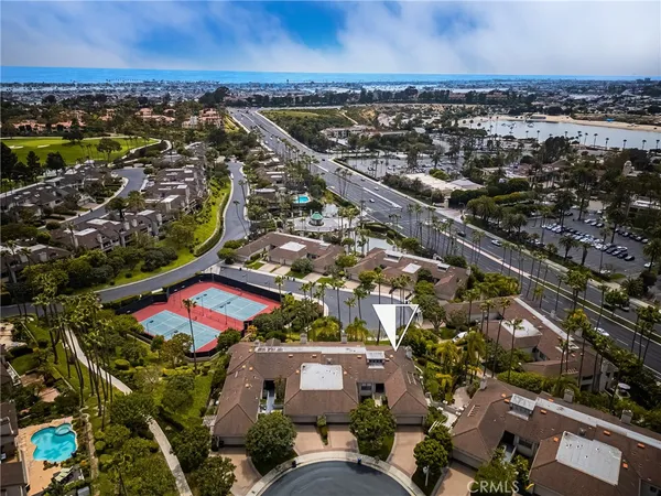 $3,095,000 | 27 Seabrook Cove, Unit 73, Newport Beach, CA 92660