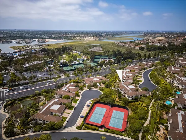 $3,095,000 | 27 Seabrook Cove, Unit 73, Newport Beach, CA 92660