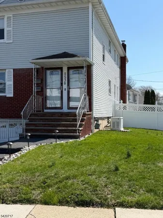 $3,300 | 2538 Spruce Street, Unit 2, Union, NJ 07083