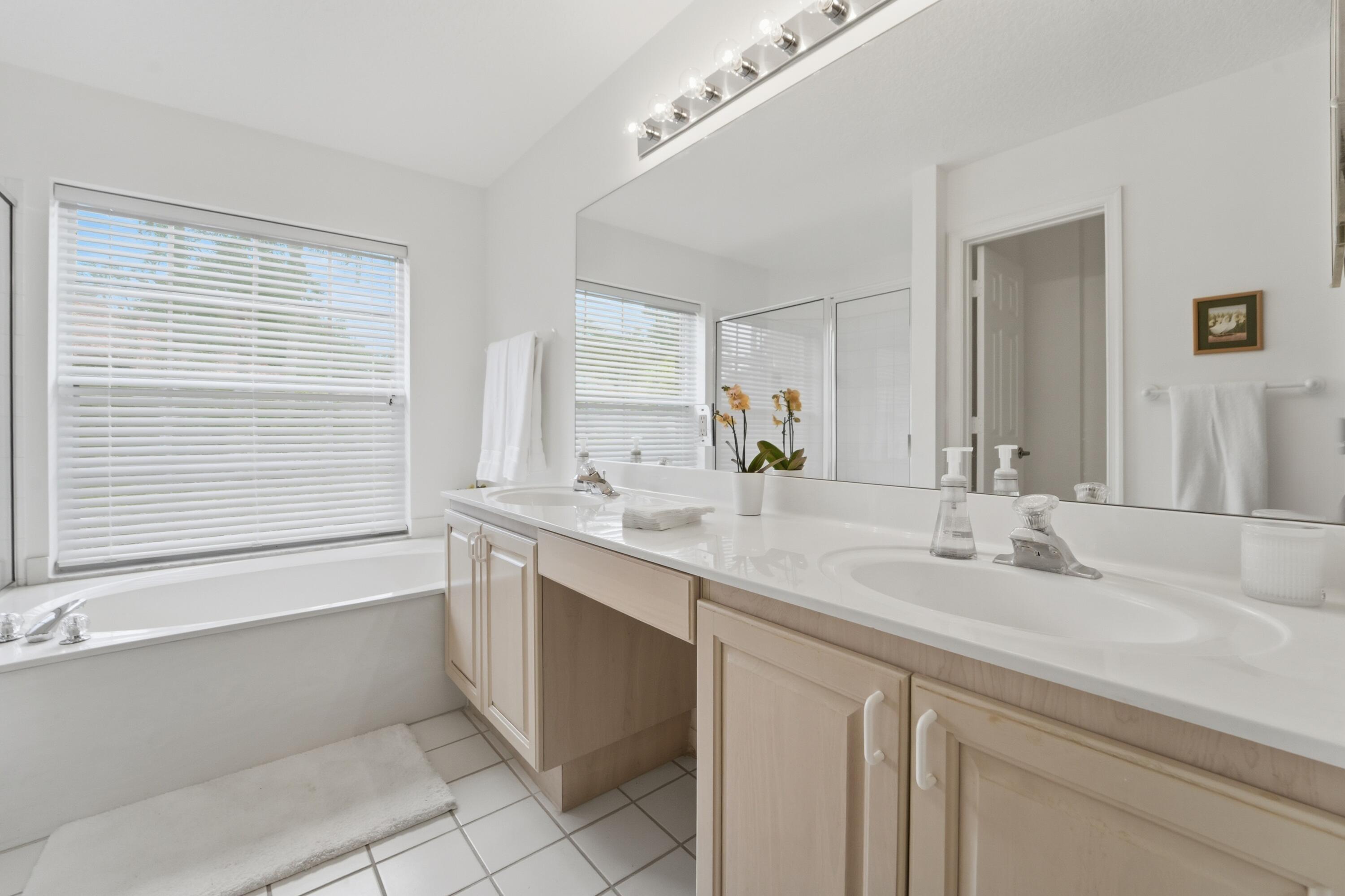 3120 Contego Lane Riviera Beach, FL 33418 - Photo 18 of 51 040726-217